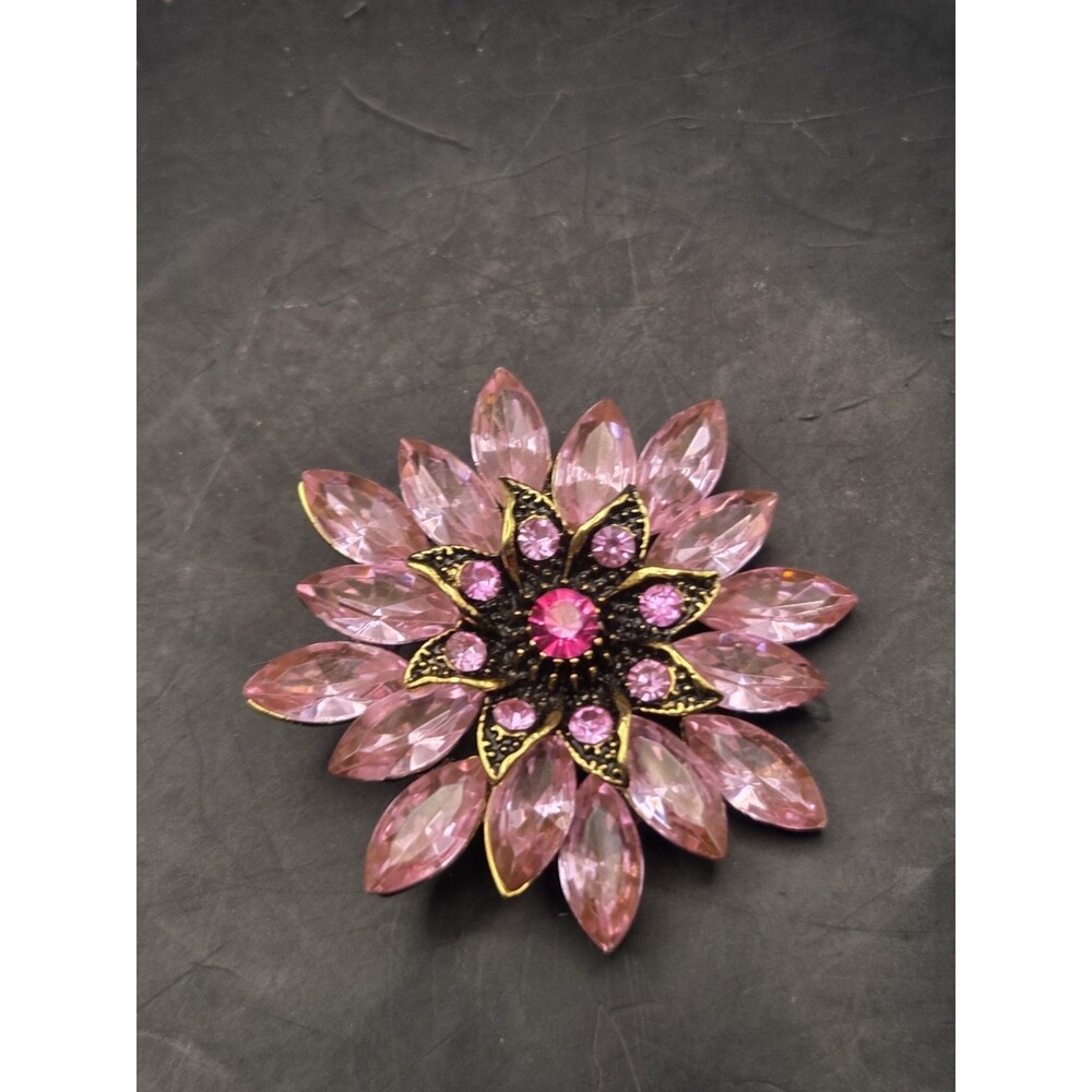 Vintage Chrysanthemum Brooch Pink - Picture 7 of 12